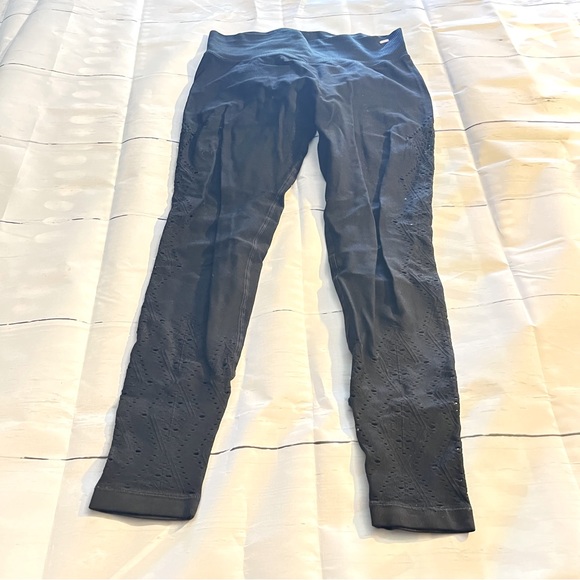 Black Victoria’s Secret Pink Sport Workout Leggings with Laser Cut Out, Small - Picture 1 of 9